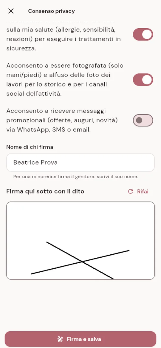 Consenso privacy firmato col dito